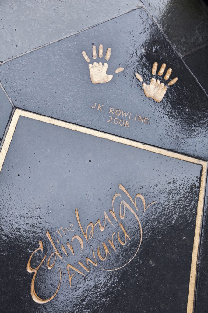 JK ROWLING OFFICIALY ANNOUNCES HER FIRST ADULT TITLE