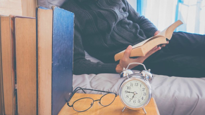 6 Reasons Why You Should Read Before Bed