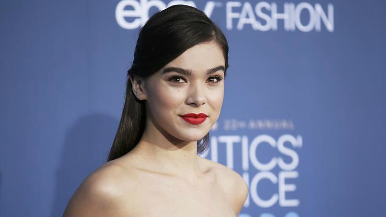 Hailee Steinfeld To Star in Comedy About Emily Dickinson