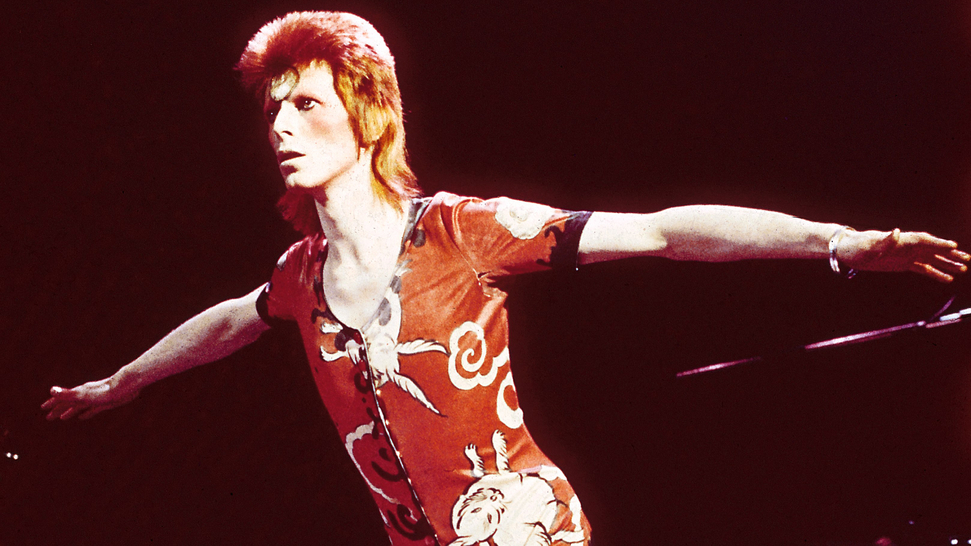 David Bowie Toured with a Traveling Bookcase of More Than 400 Books!