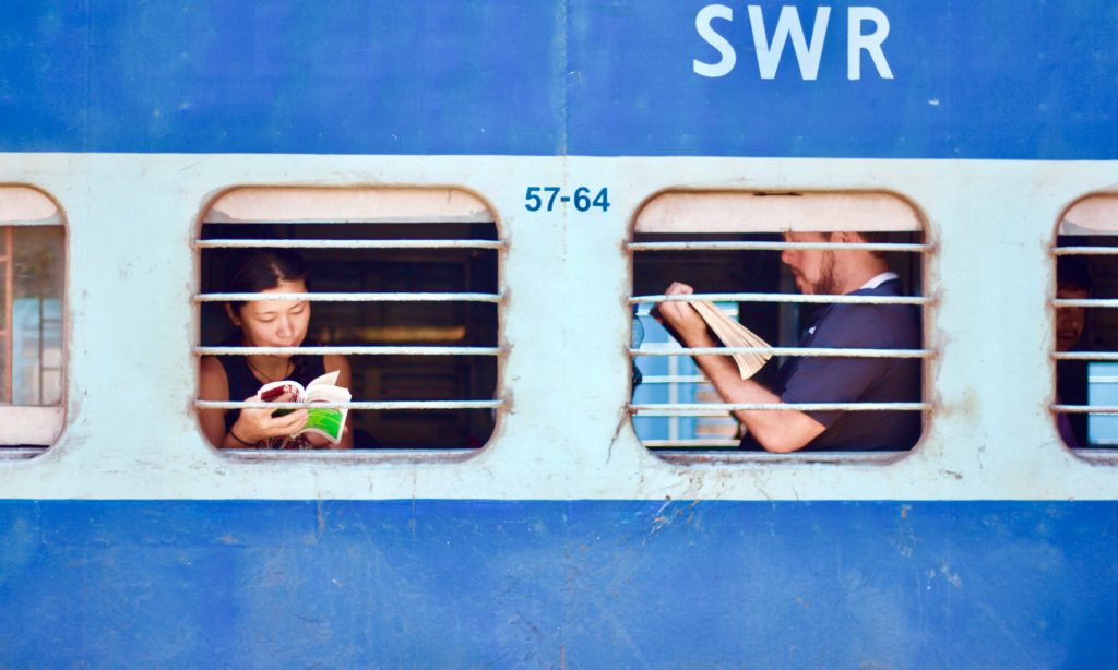 7 Steps for Maintaining Your Love of Reading While Working Full-Time