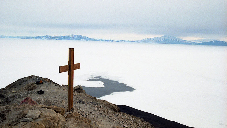 An Antarctic grave of a fallen explorer