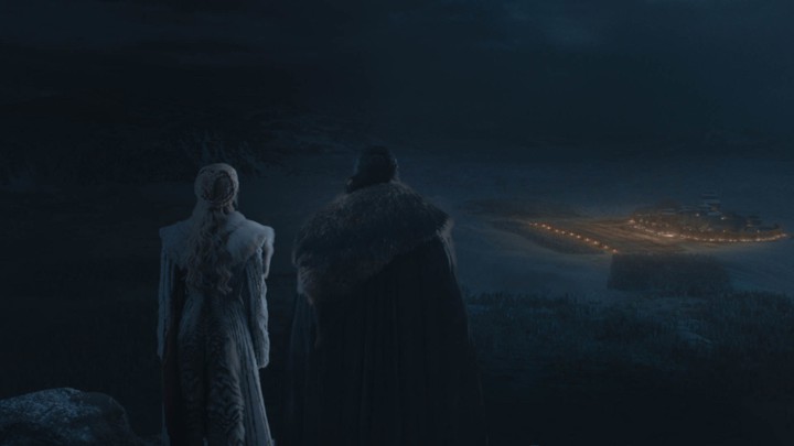 Danenyrus and Jon Snow stand on the wall of Winterfell, staring at the army of torches in the distance