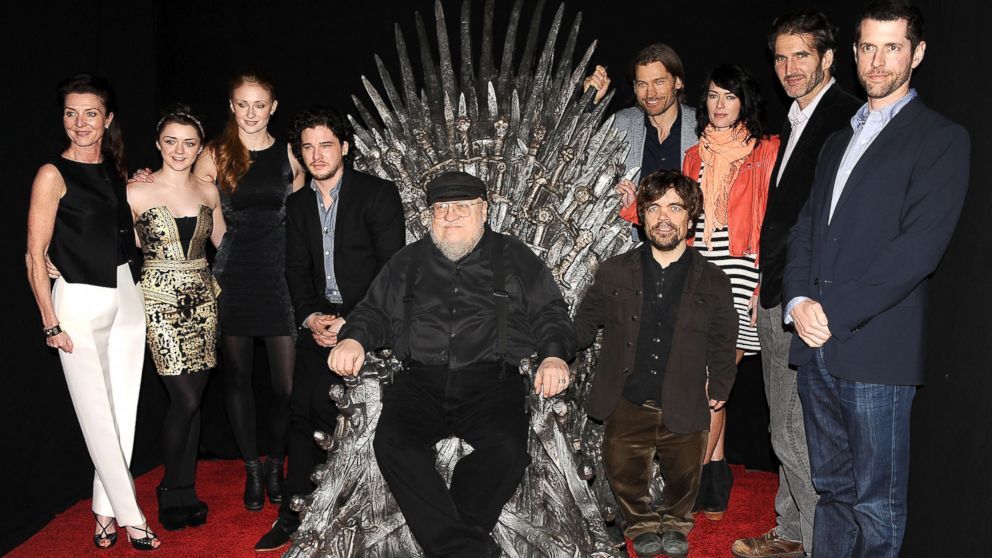 Game of Thrones Cast around GRRM in the Iron Throne