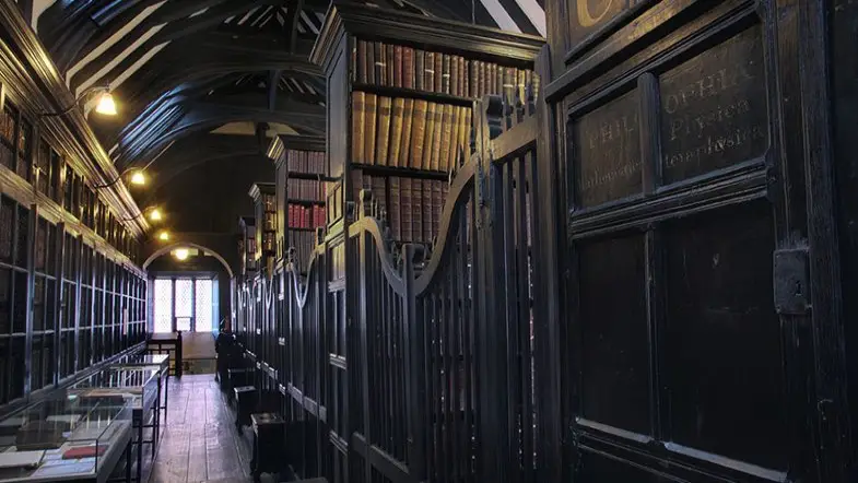 The Oldest Public Library in the UK Looks Like Whaaa???