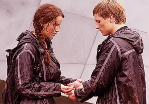 Katniss and Peeta with berries in 'The Hunger Games' movie