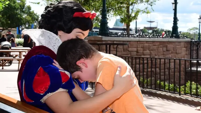 Snow White Warms Boy’s Heart During Meltdown