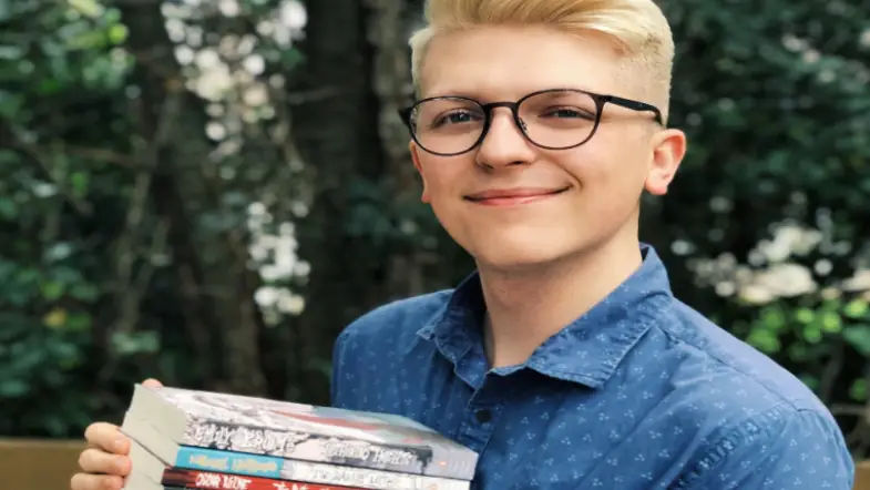 #Bookstagrammer of the Week: @shelfbyshelf