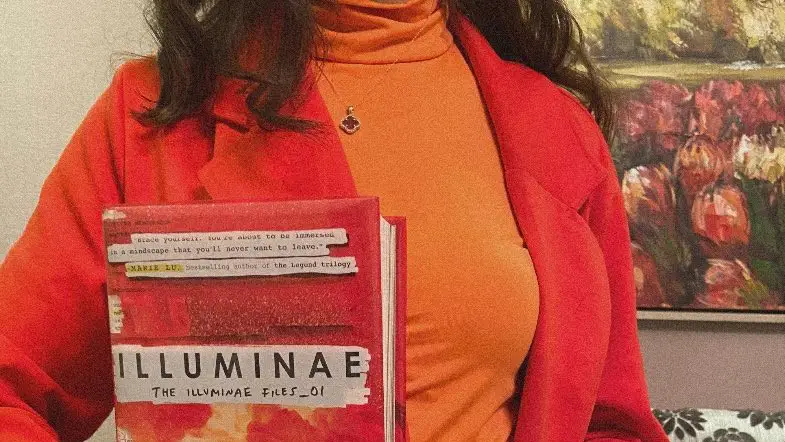 #BooksasOutfits Trend on Twitter Has Some of Your Favorite Books as Inspiration