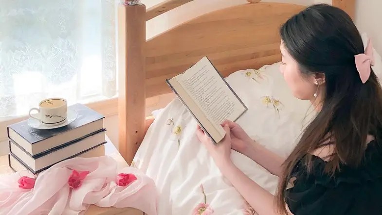 @readbytiffany – Bookstagrammer of the Week