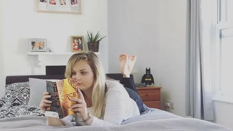 @thelibrary_isopen – Bookstagrammer of the Week