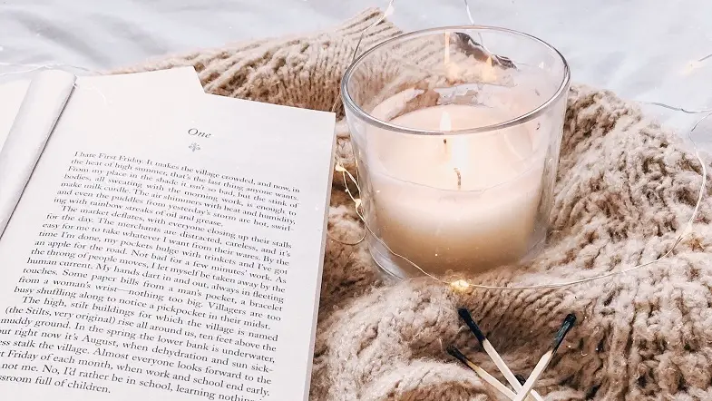 @wanderingthroughlit – Bookstagrammer of the Week