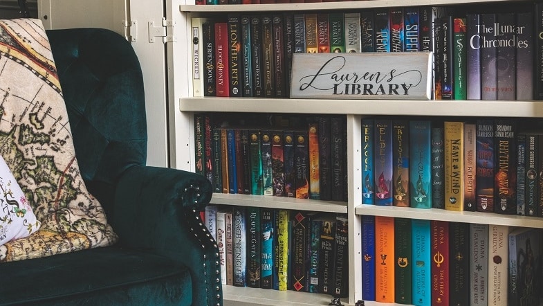 @storied.adventures – Bookstagrammer of the Week