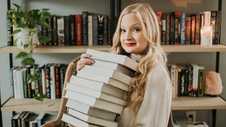 @livs_library – Bookstagrammer of the Week