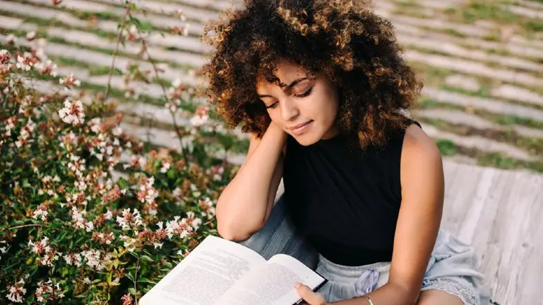 5 Ways Reading Improves Mental Health