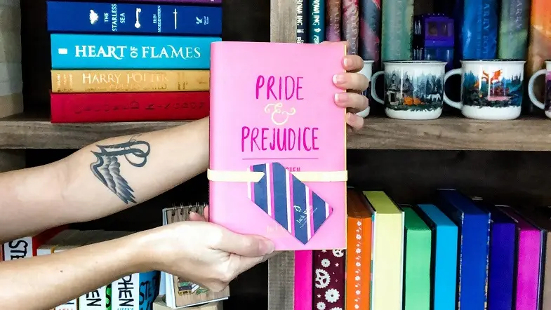 @tattooedbibliophile – Bookstagrammer of the Week